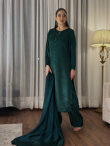 Elegant MONA Emerald Grace silk set featuring a three-piece ensemble in rich emerald green fabric.